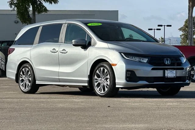 New 2026 Solar Silver Metallic Honda Touring image 2