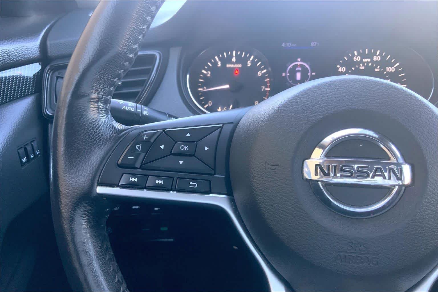 Used 2018 Gun Metallic Nissan SL image 24