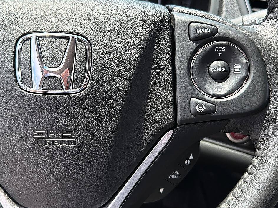 Used 2016 Diamond White Pearl Honda Touring image 18