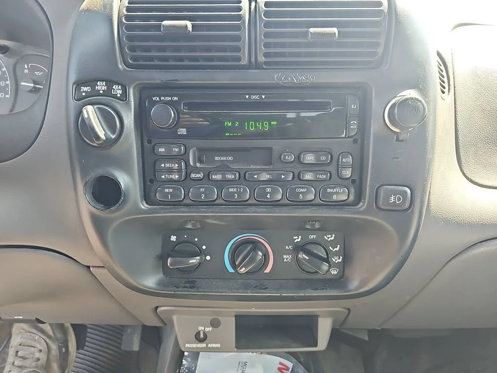 Used 2000 Red Ford XL image 23