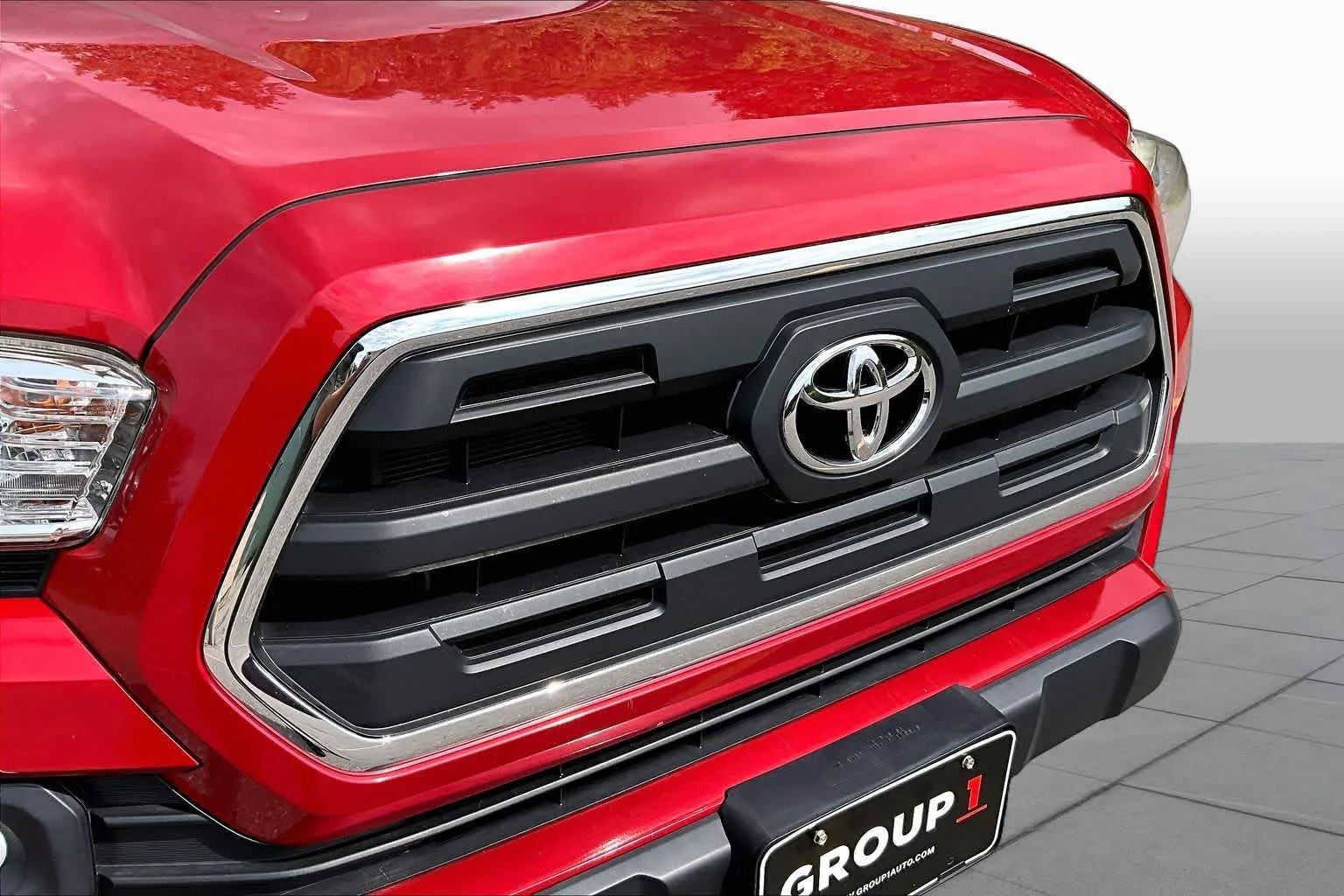 Used 2017 Barcelona Red Metallic Toyota SR5 image 32