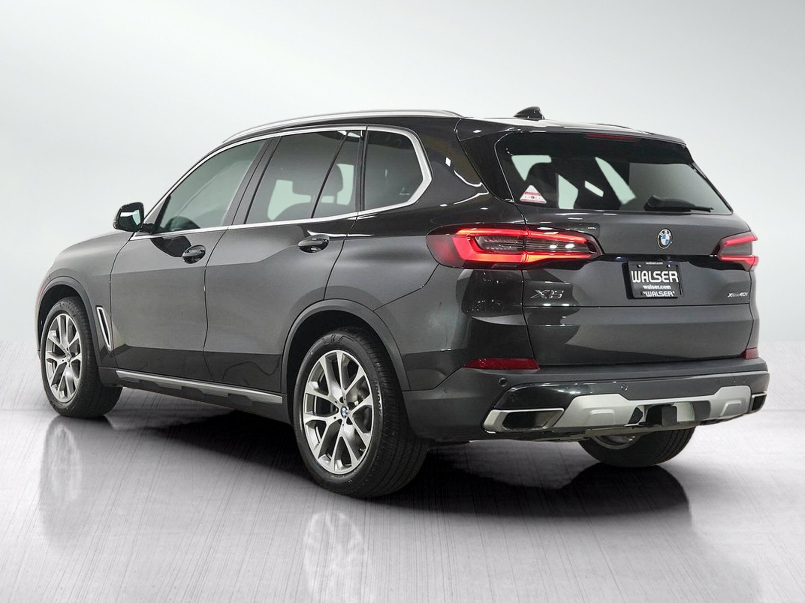Used 2020 Black BMW xDrive40i image 3