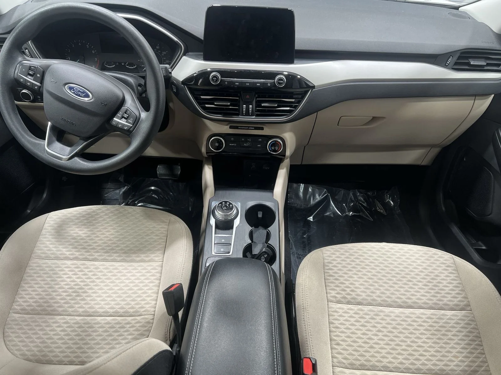 Used 2022 White Ford SE image 20