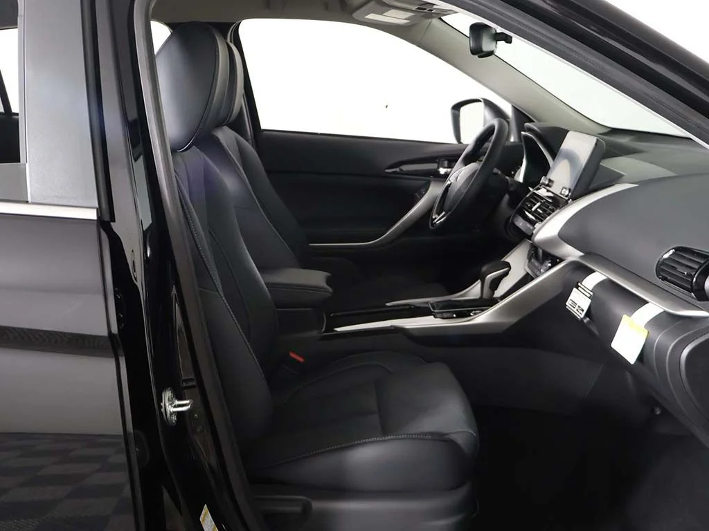 New 2026 Black Mitsubishi SE image 25