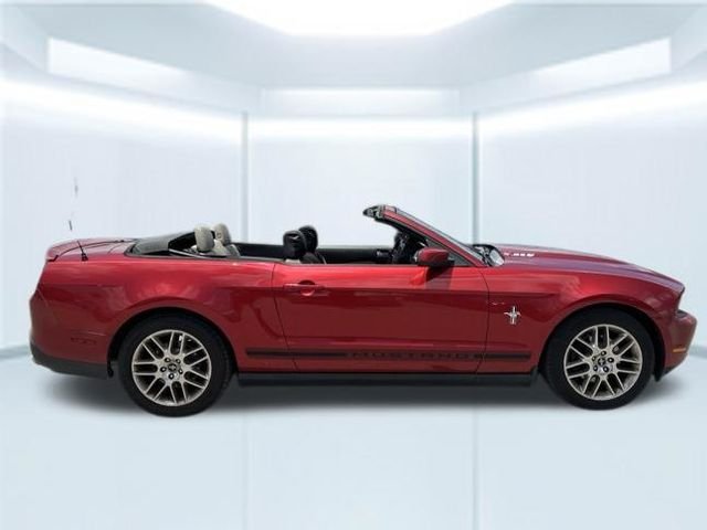 Used 2012 Red Ford V6 image 26