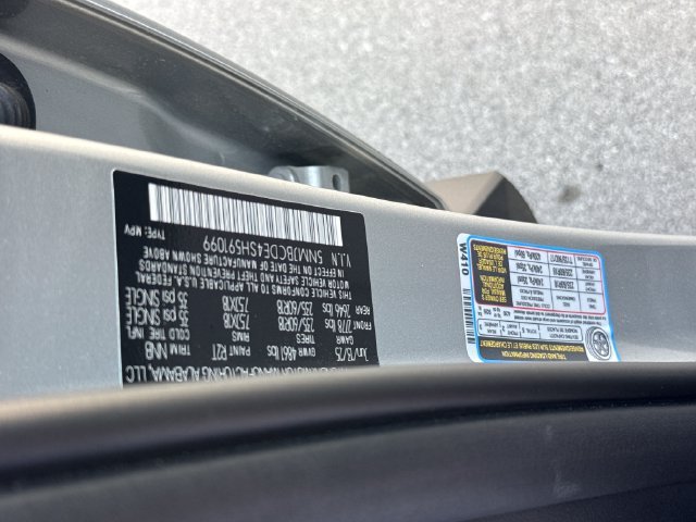 Used 2025 Silver Hyundai SEL image 21