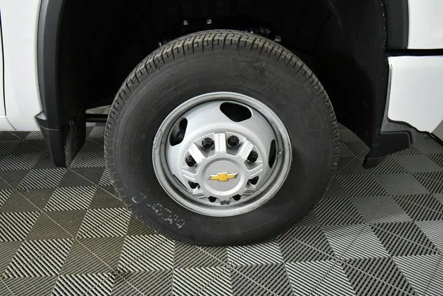 New 2026 Summit White Chevrolet Work Truck image 17