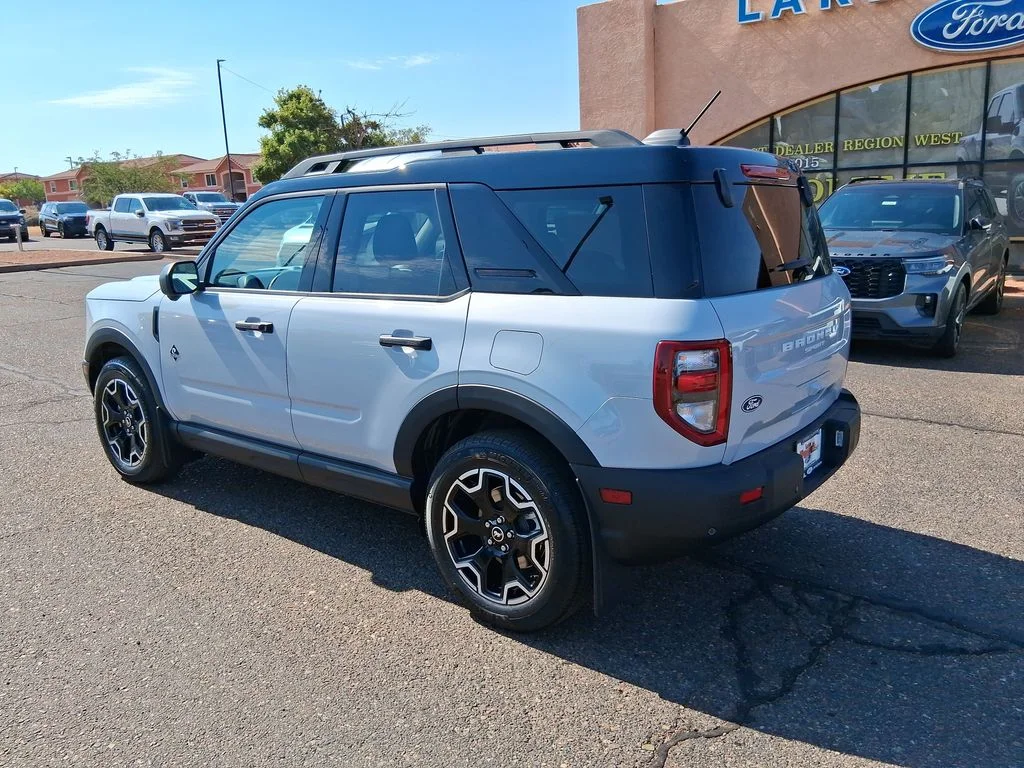 New 2026 Space White Metallic Ford Outer Banks® image 3