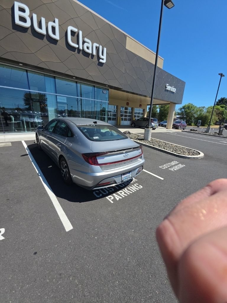Used 2021 Silver Hyundai Blue image 11