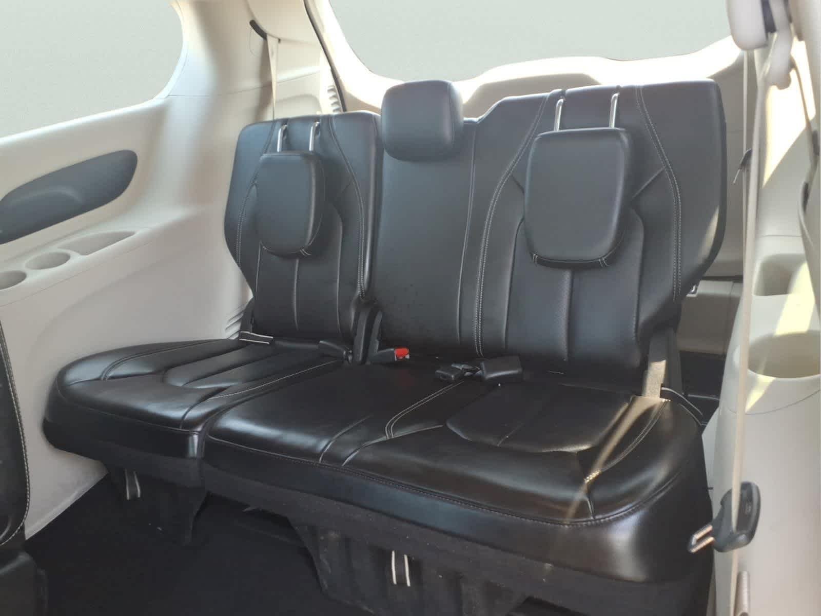Used 2023 Silver Mist Clearcoat Chrysler Touring L image 30