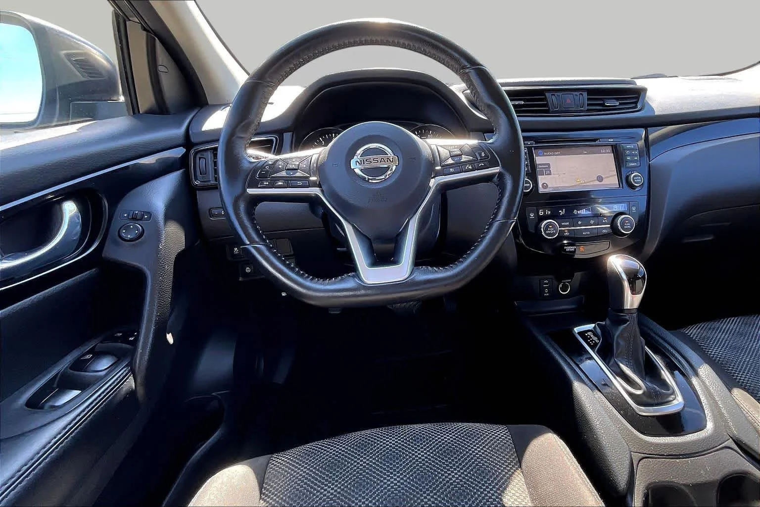 Used 2018 Gun Metallic Nissan SV image 6