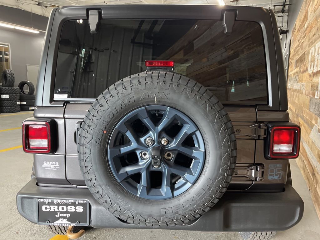 New 2026 Granite Crystal Metallic Clearcoat Jeep 85th Anniversary Edition image 24