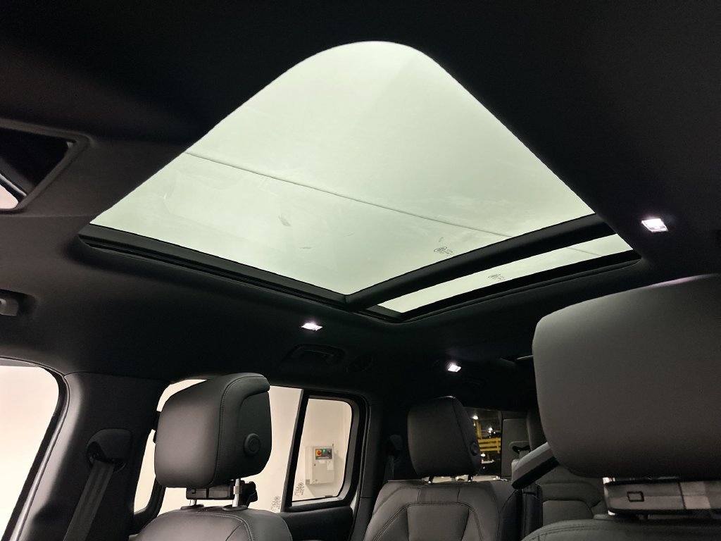 New 2026 Fuji White Land Rover X-Dynamic SE image 12