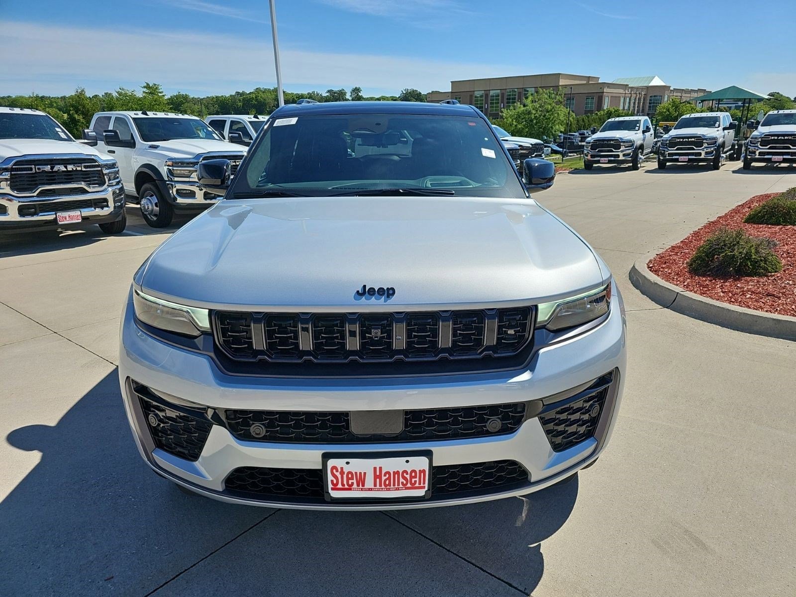 New 2026 Silver Zynith Jeep Summit image 8