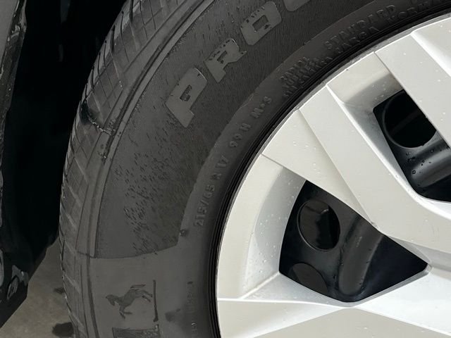 2024 Toyota Corolla Cross L photo 4