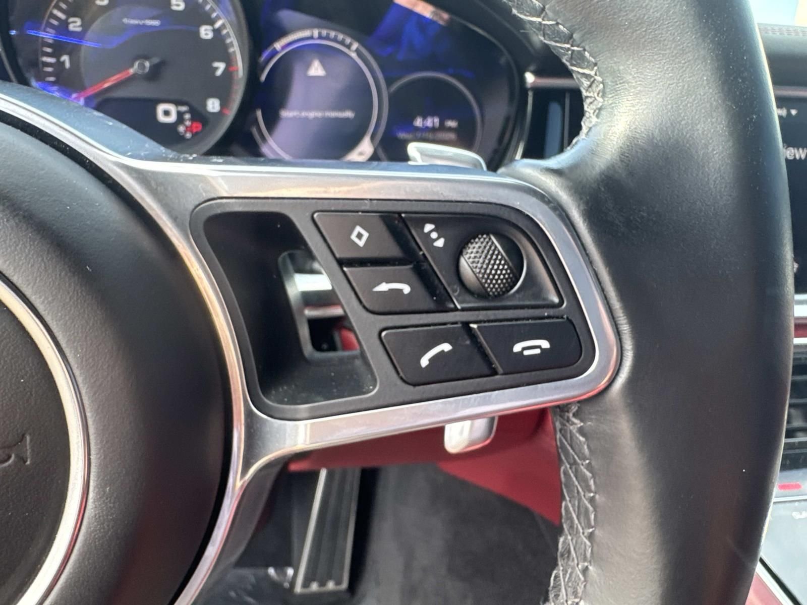 Used 2018  Porsche 4S image 24