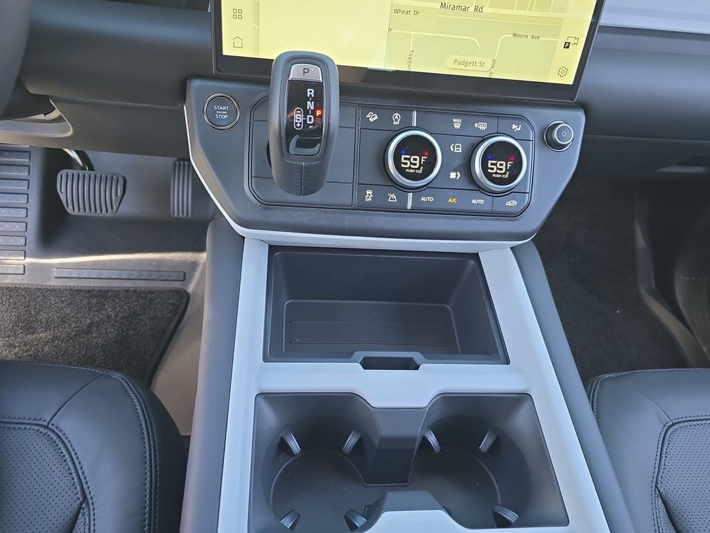 New 2026 Carpathian Grey Land Rover X-Dynamic SE image 25