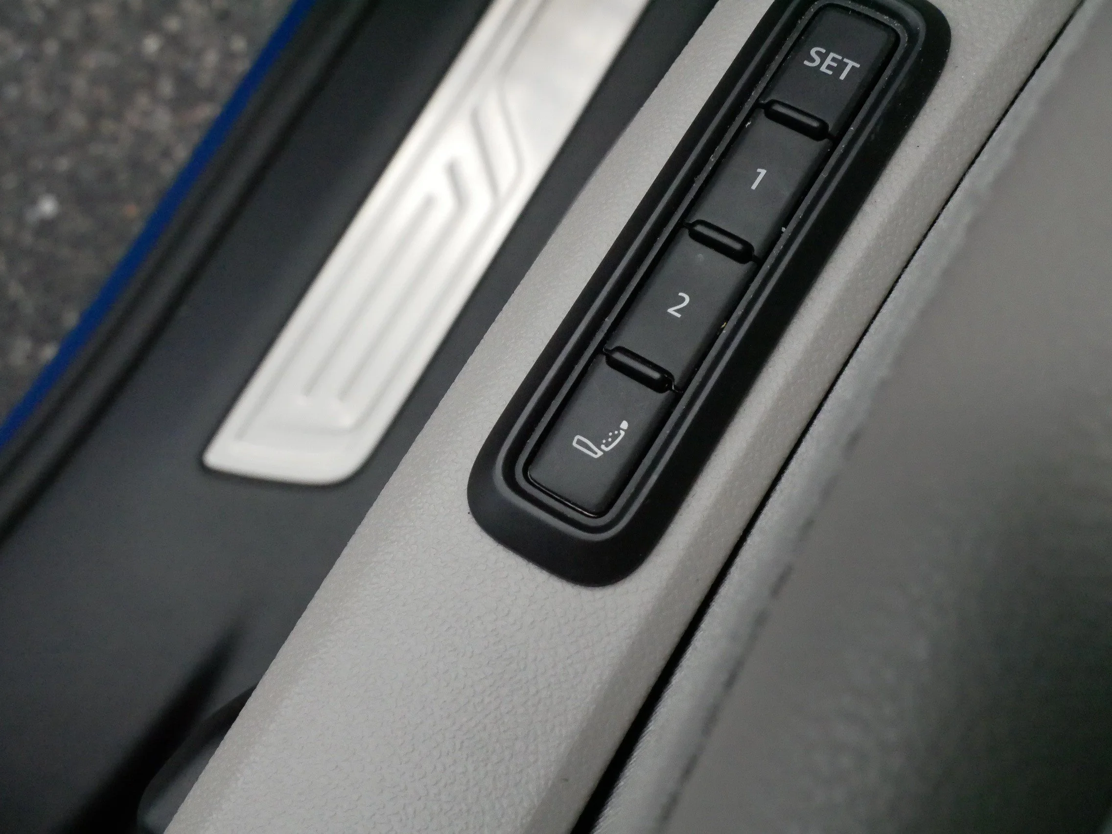Used 2025 Mountain Lake Blue Metallic Volkswagen 2.0T SEL Premium R-Line image 32