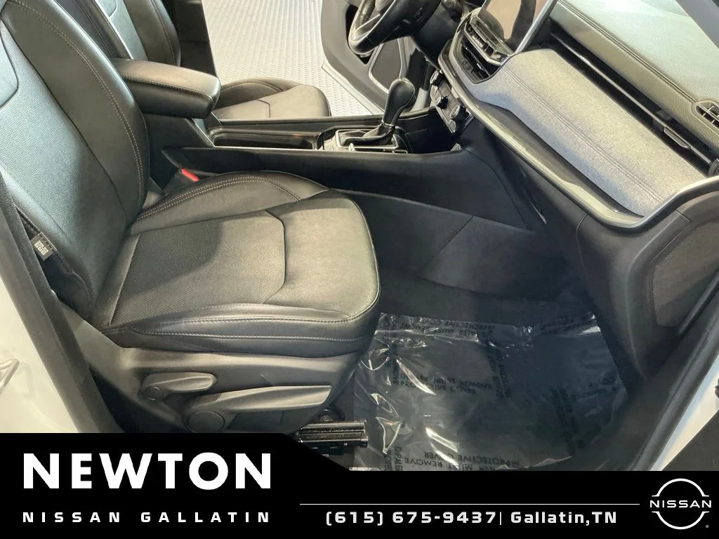 Used 2022 Bright White Clearcoat Jeep Latitude Lux image 15