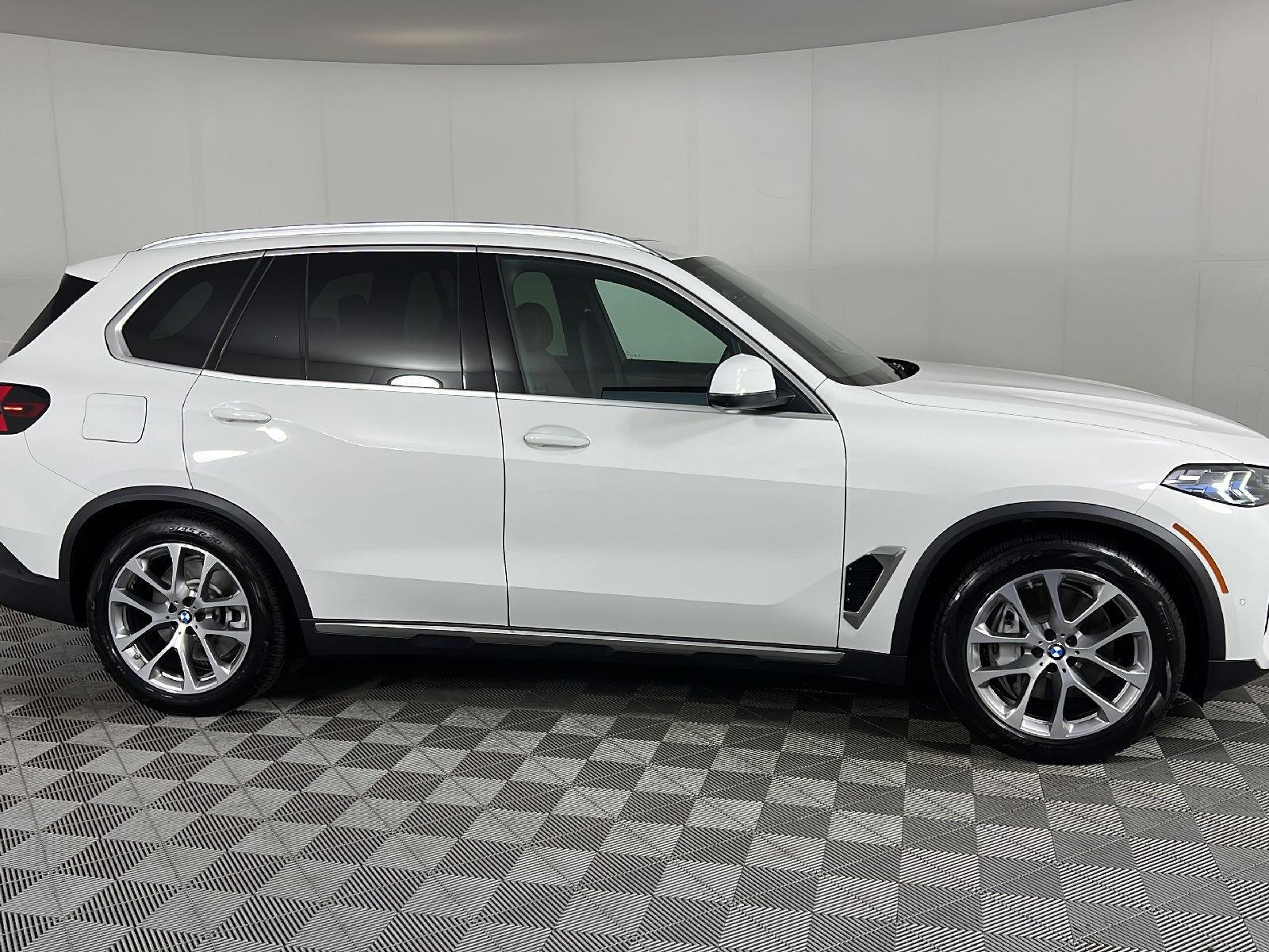 New 2026 Alpine White BMW xDrive50e image 2