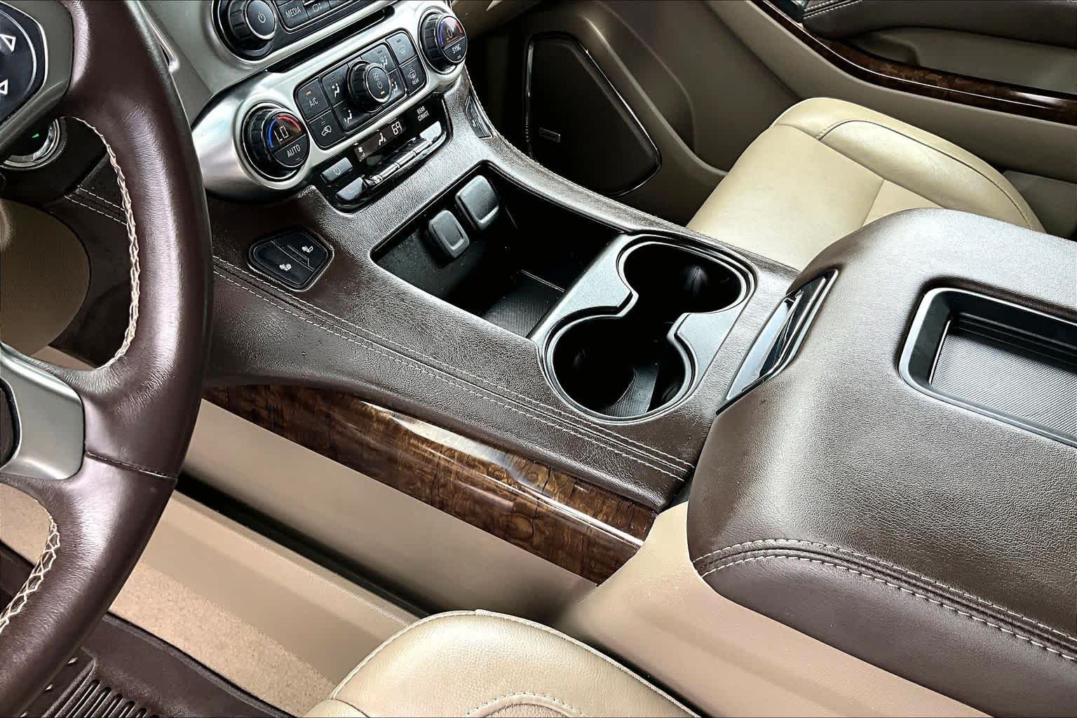 Used 2019 Iridescent Pearl Tricoat Chevrolet LT image 16