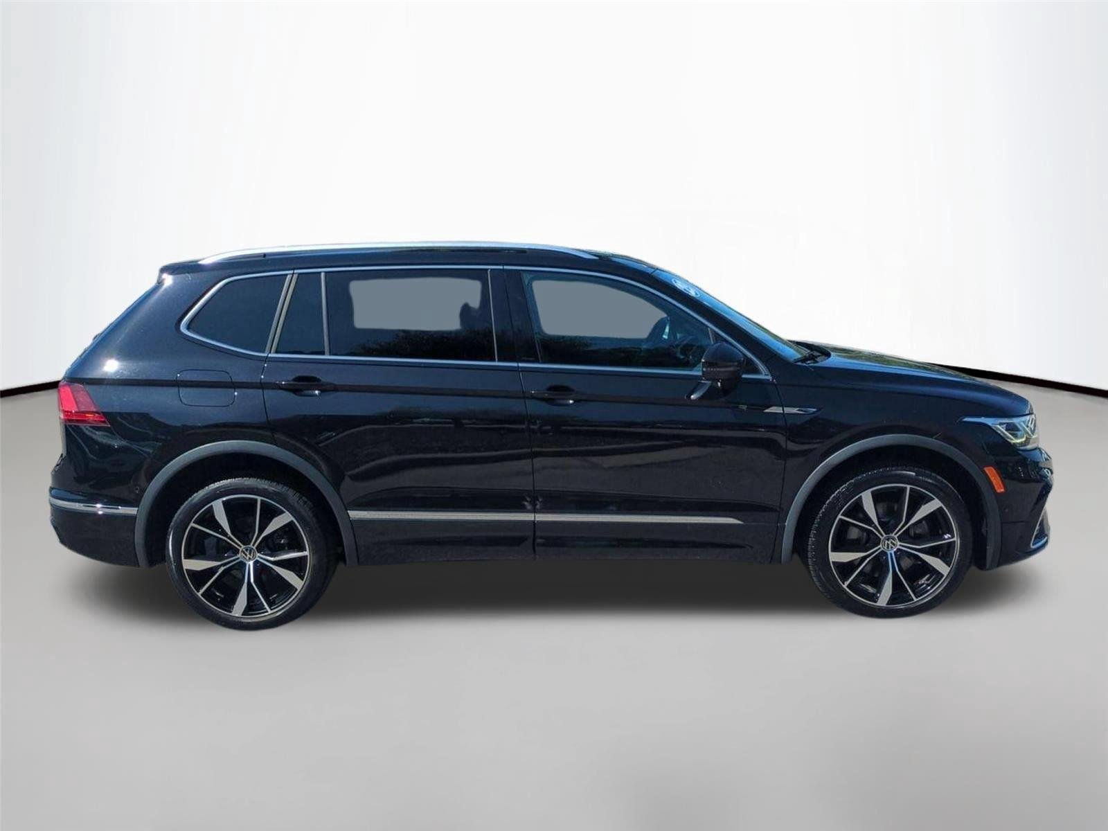 Used 2023  Volkswagen SEL R-Line image 6