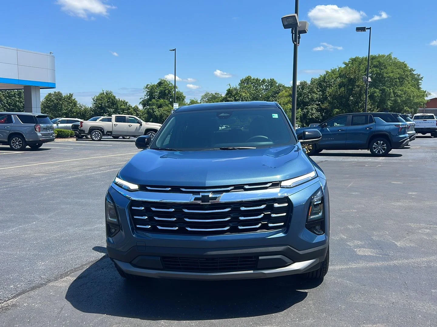 2027 Chevrolet Equinox LT - Photo 4