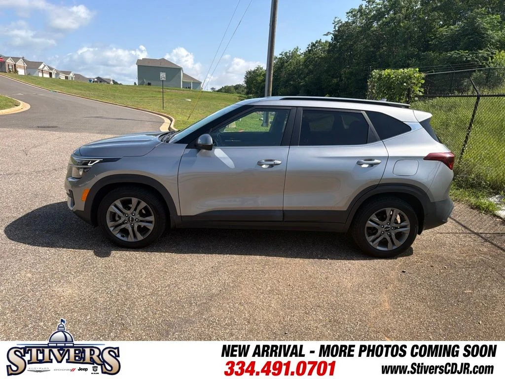 Used 2022 Gray Kia S image 5
