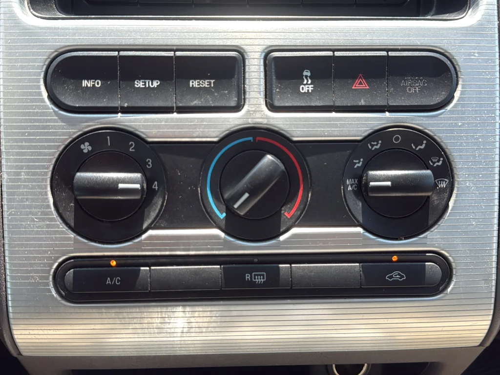 Used 2010  Ford SEL image 23