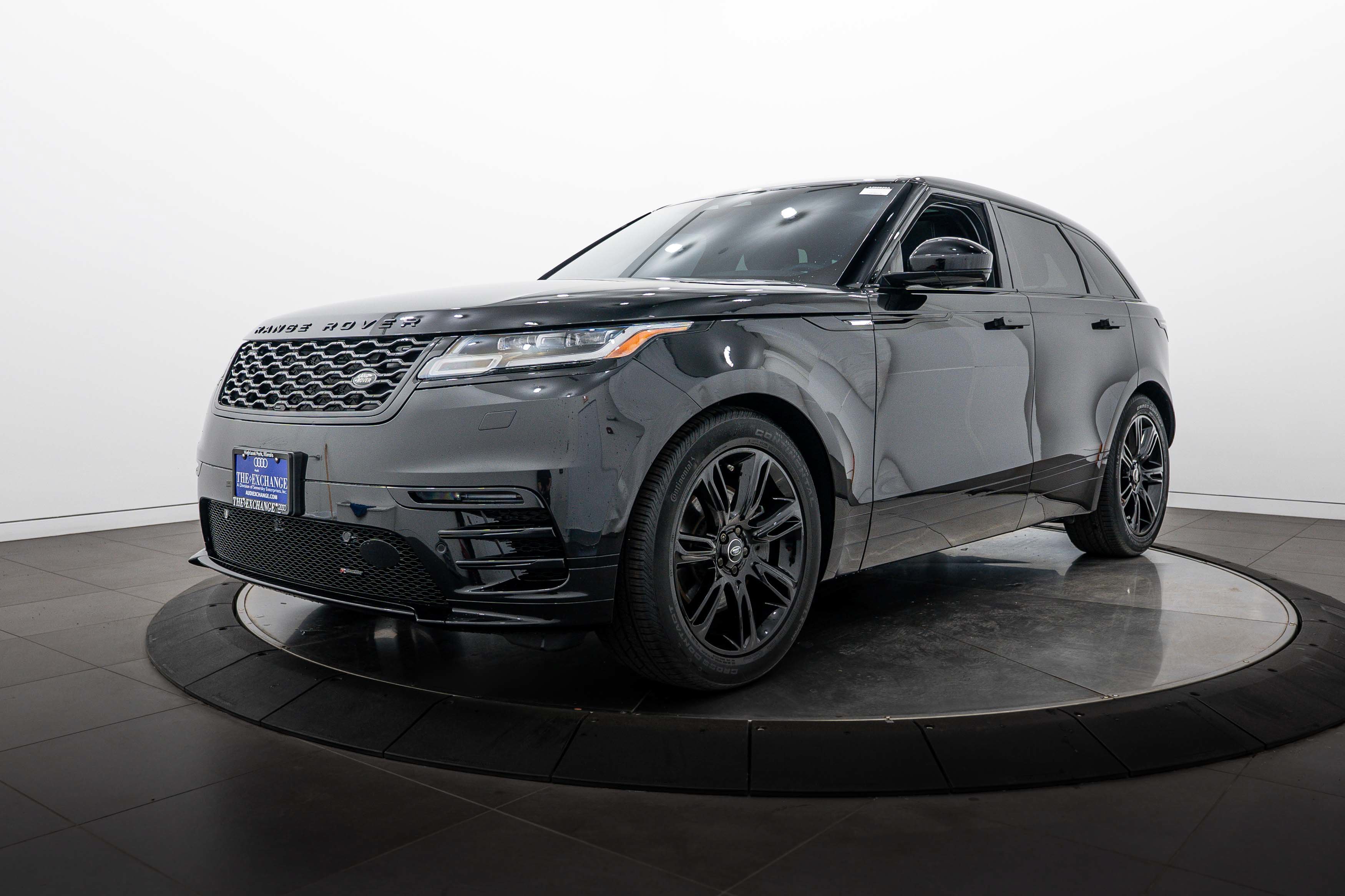Used 2023 Santorini Black Metallic Land Rover R-Dynamic S image 7