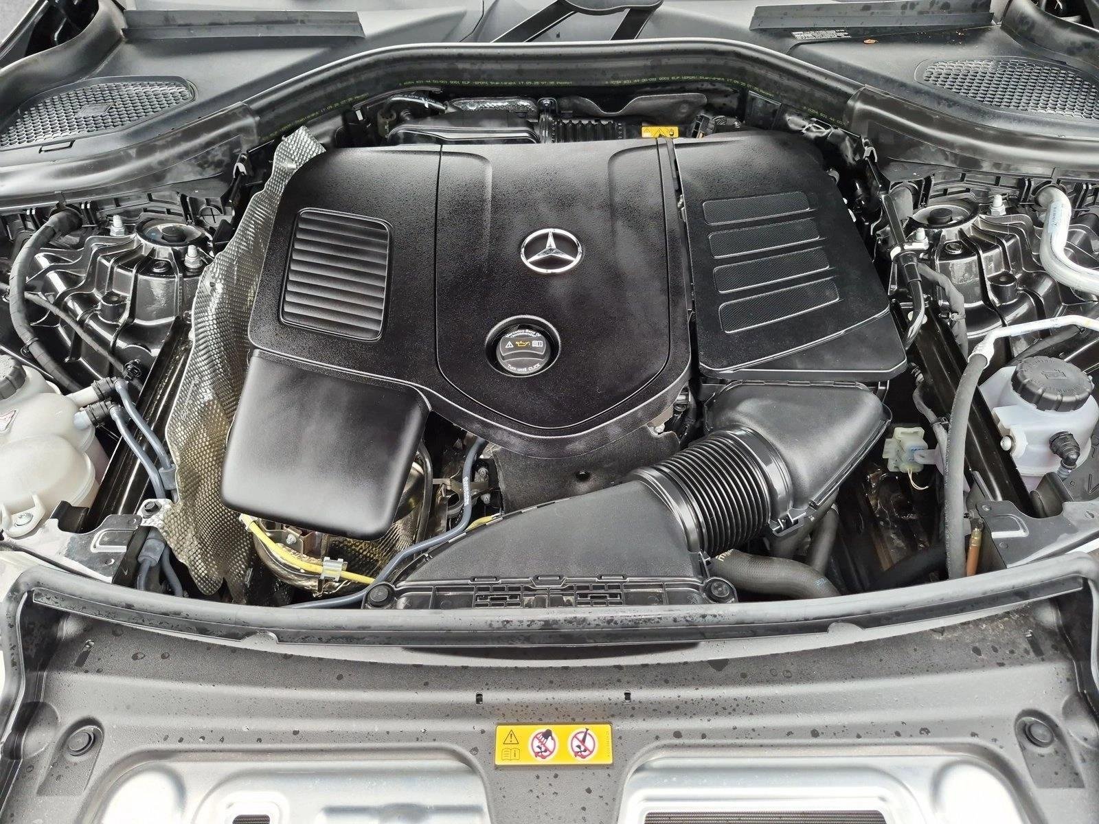 Used 2026 Graphite Grey Metallic Mercedes-Benz GLC 300 image 24
