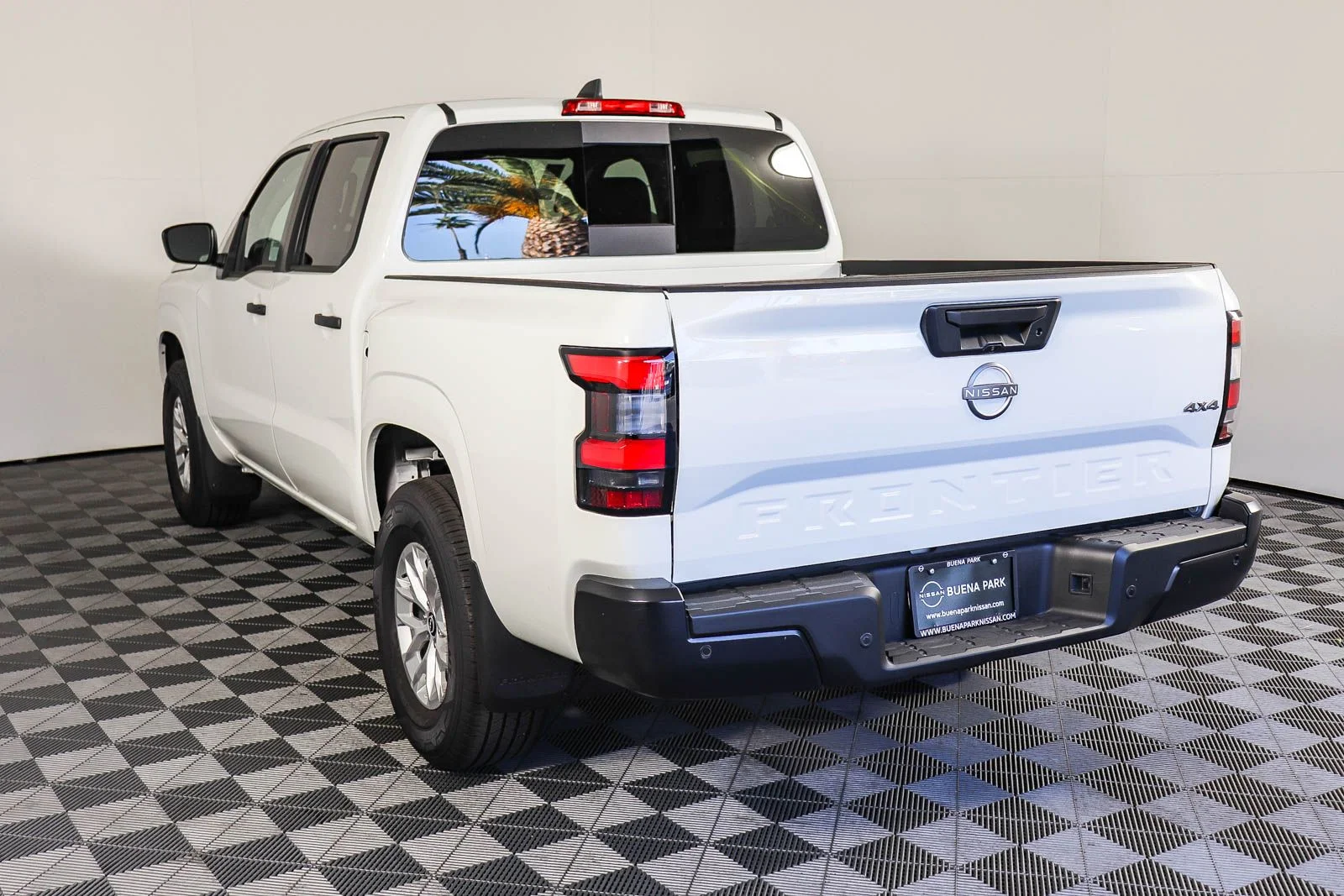 New 2025 Glacier White Nissan Crew Cab S image 6