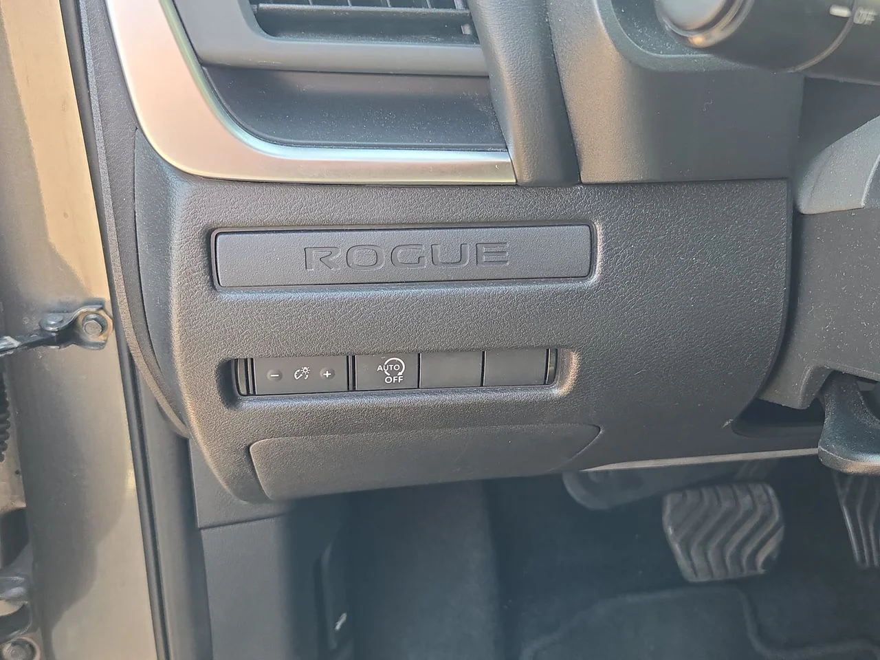Used 2024 Gun Metallic Nissan S image 14