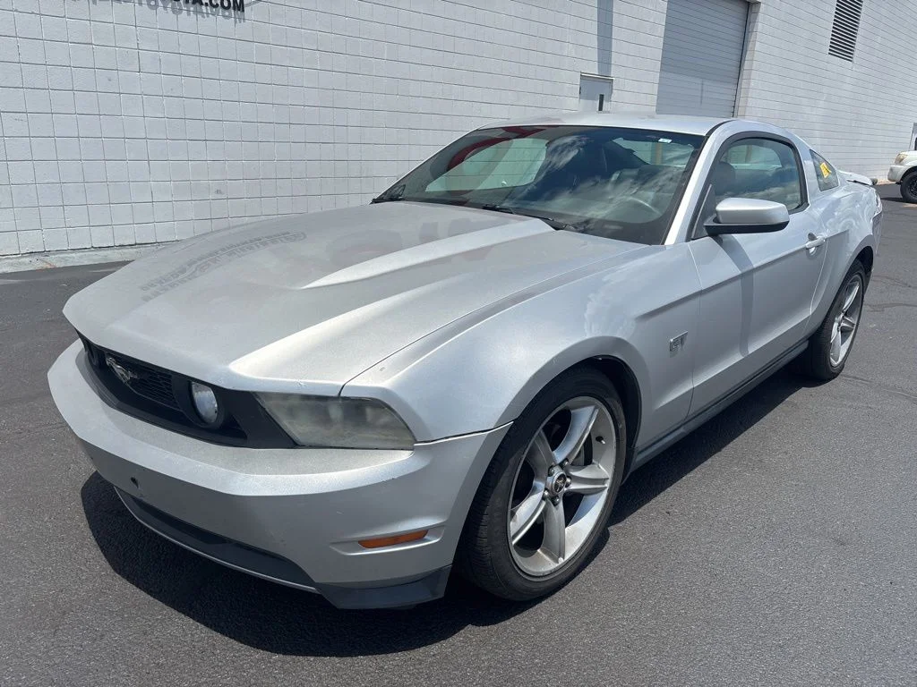 Used 2010  Ford GT Premium image 1
