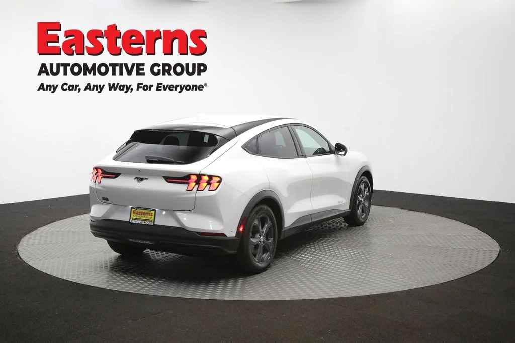 Used 2021 White Ford Select image 42