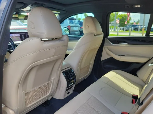 Used 2022 Black BMW xDrive30i image 12