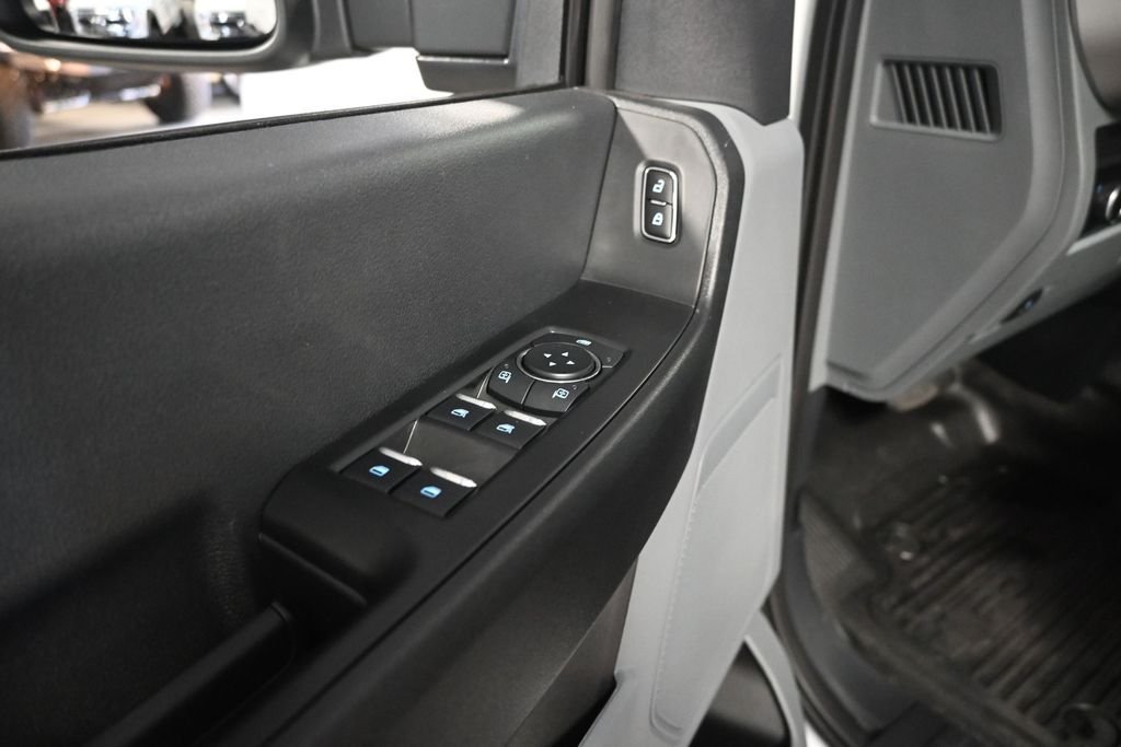 New 2026 Oxford White Ford XL image 12