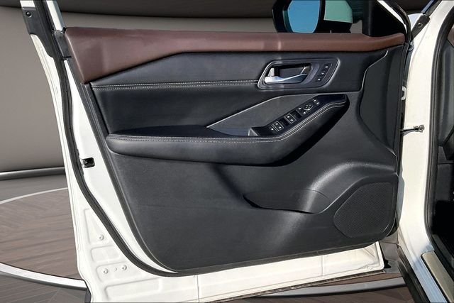 Used 2023 White Nissan SL image 21