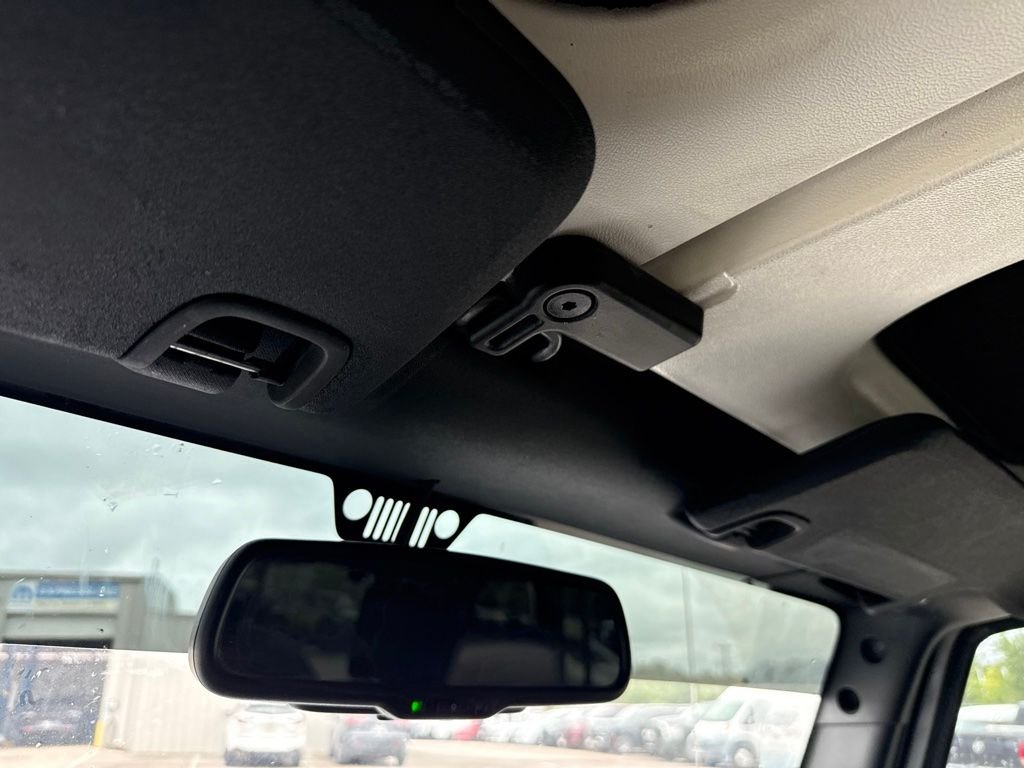 Used 2017 Silver Jeep Unlimited Sport image 31