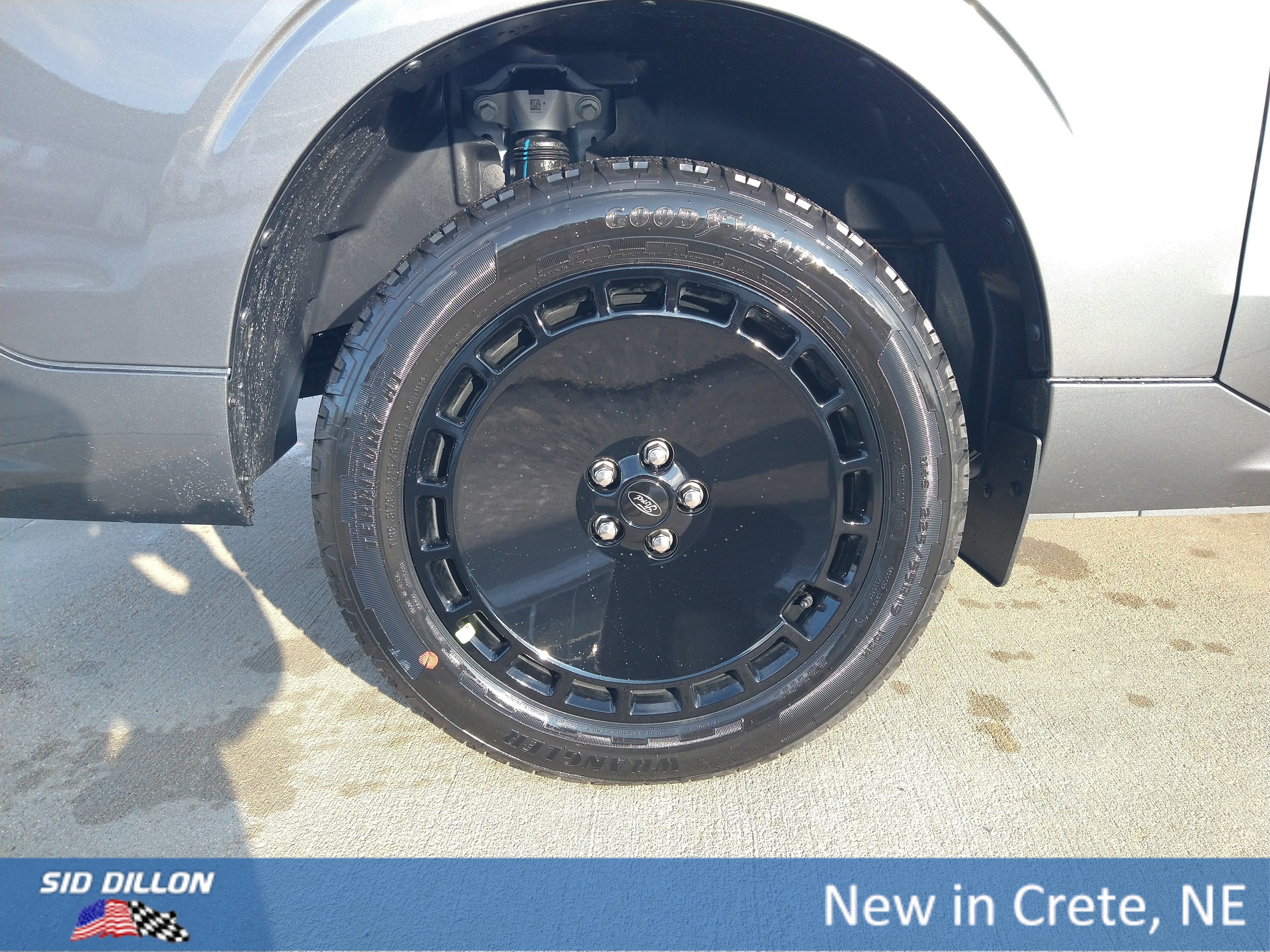 New 2026 Carbonized Gray Metallic Ford Lobo High image 13