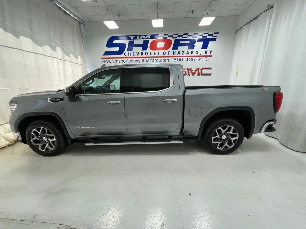 Used 2023 Silver GMC SLT image 7