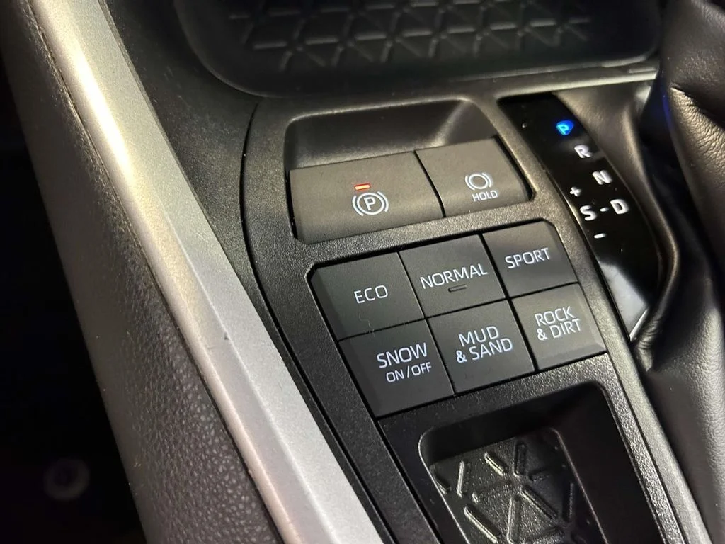Used 2025 Silver Toyota XLE image 21