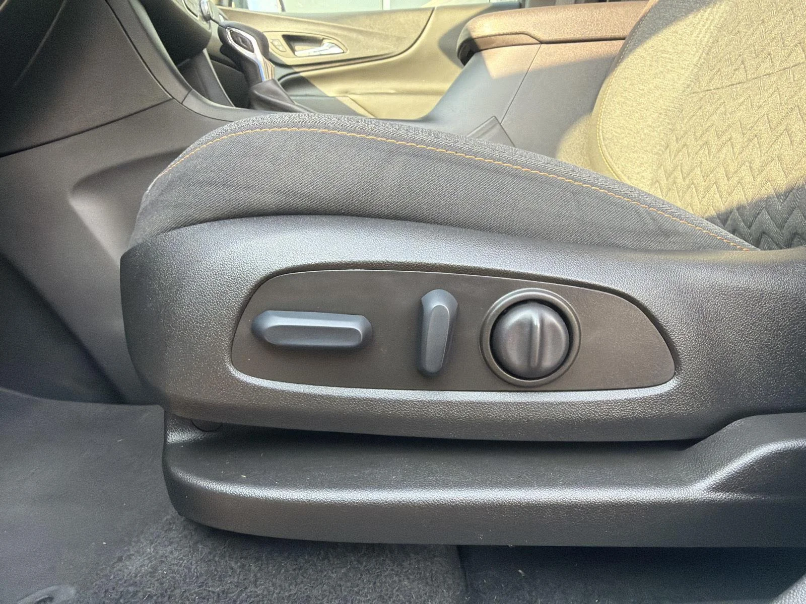 Used 2022 Summit White Chevrolet LT image 15