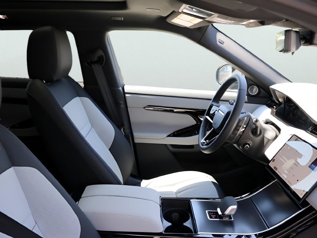 Used 2026 Tribeca Blue Metallic Land Rover Dynamic image 9