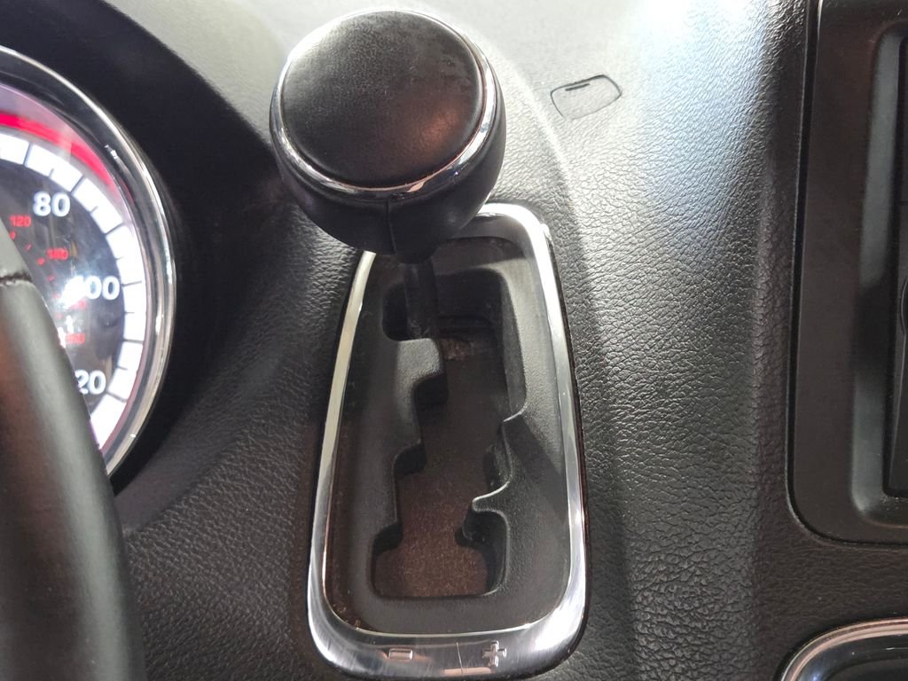 Used 2015 Black Dodge SXT image 35