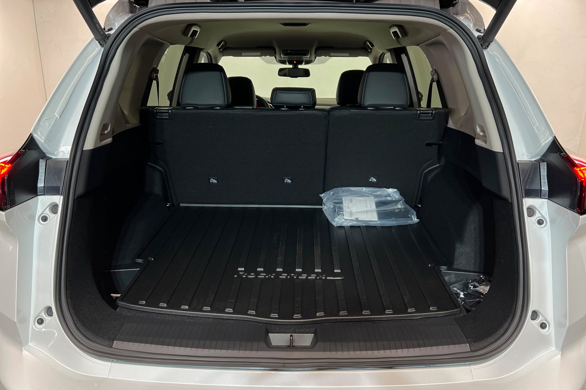 New 2026 Everest White Pearl TriCoat Nissan Rock Creek® image 24