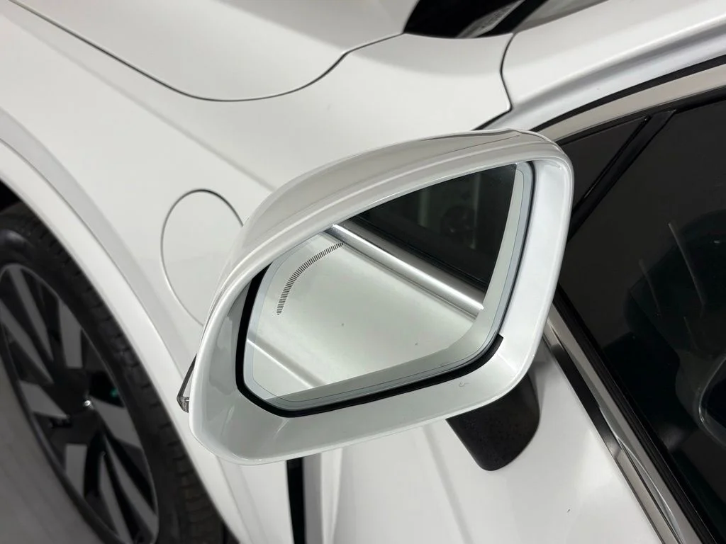 Used 2023 Crystal White Volvo Ultimate image 12