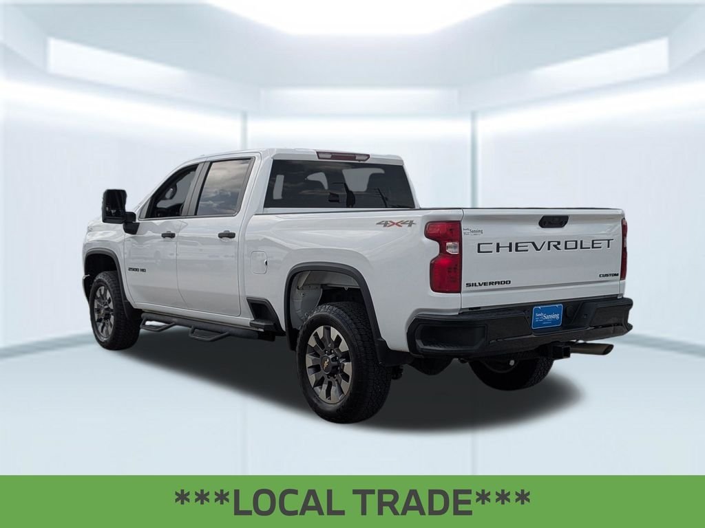 Used 2022 White Chevrolet Custom image 3