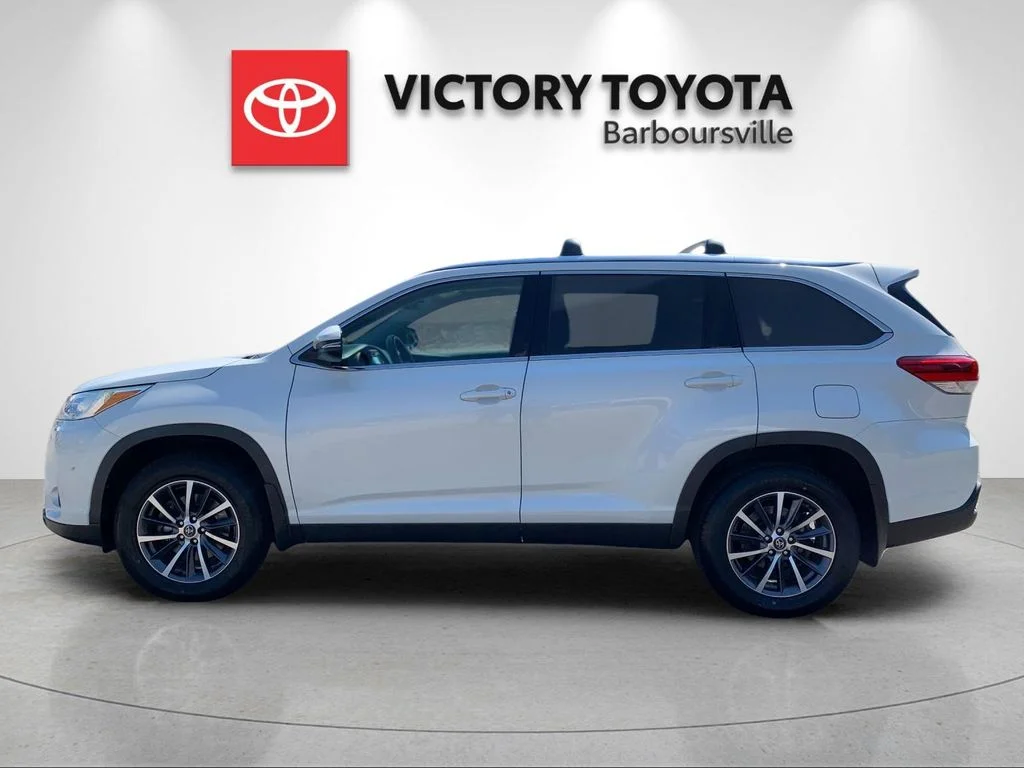 Used 2019 White Toyota XLE image 2