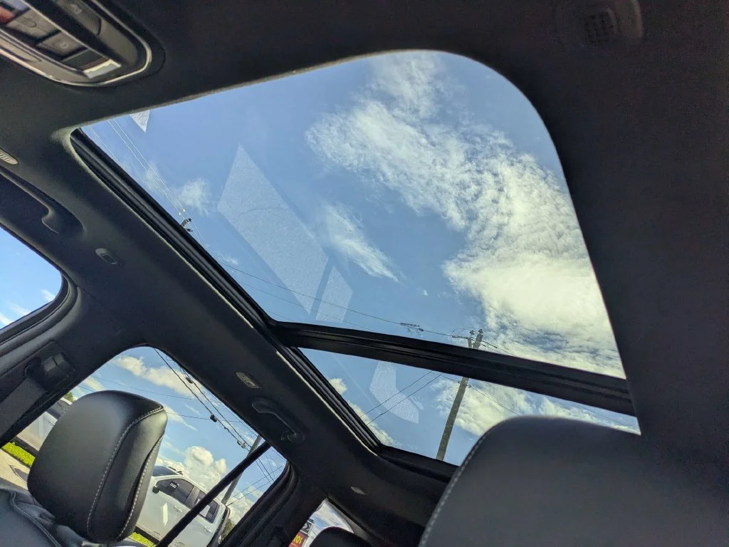 New 2027 Bright White Clear-Coat Paint Jeep  image 22